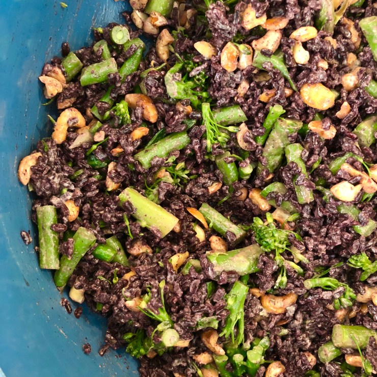 Black rice and cashew salad